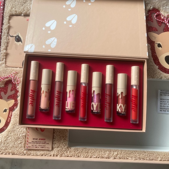 KYLIE COSMETICS 2022 CHRISTMAS COLLECTION - Picture 10 of 13